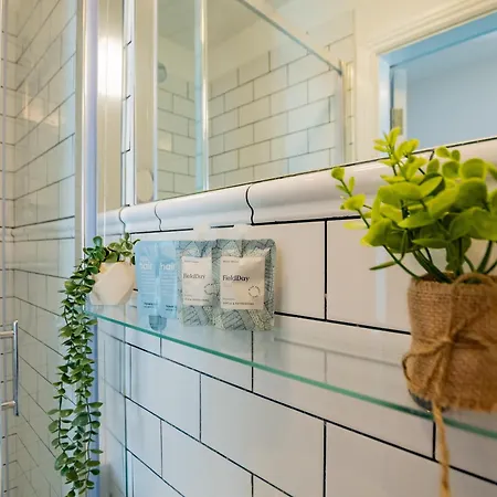 Cosy Harbour Retreat - Howth