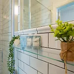 Cosy Harbour Retreat - Howth